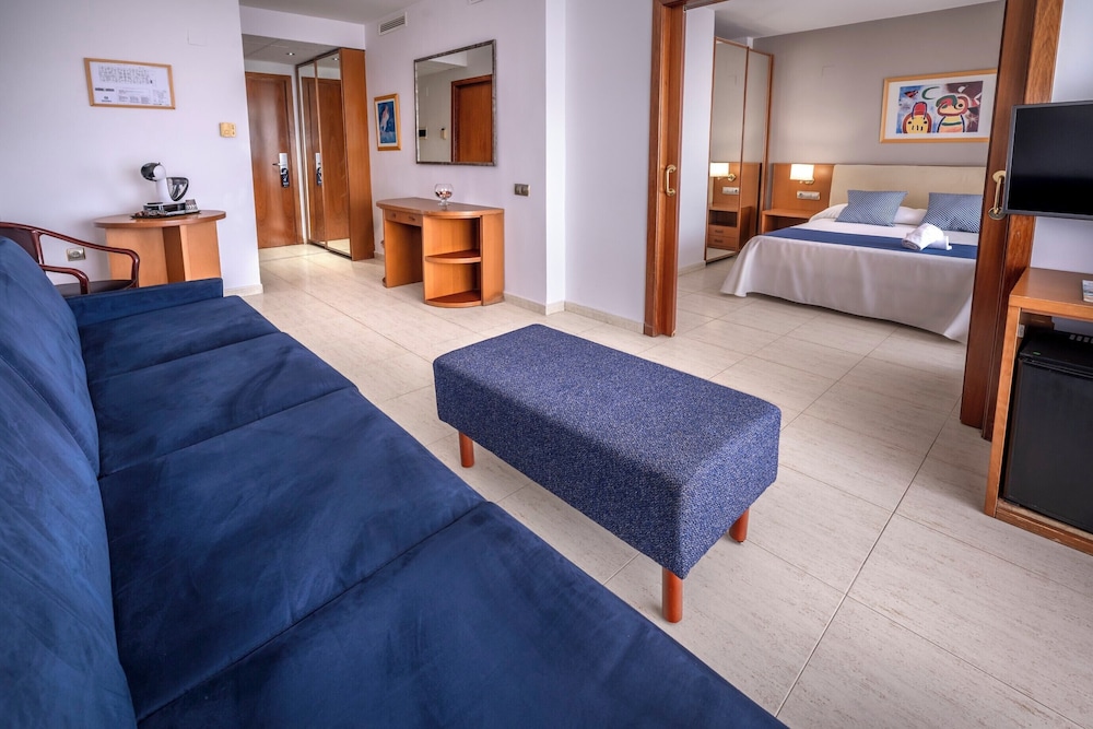 4R Gran Regina — Hotel rooms in Salou, Catalonia