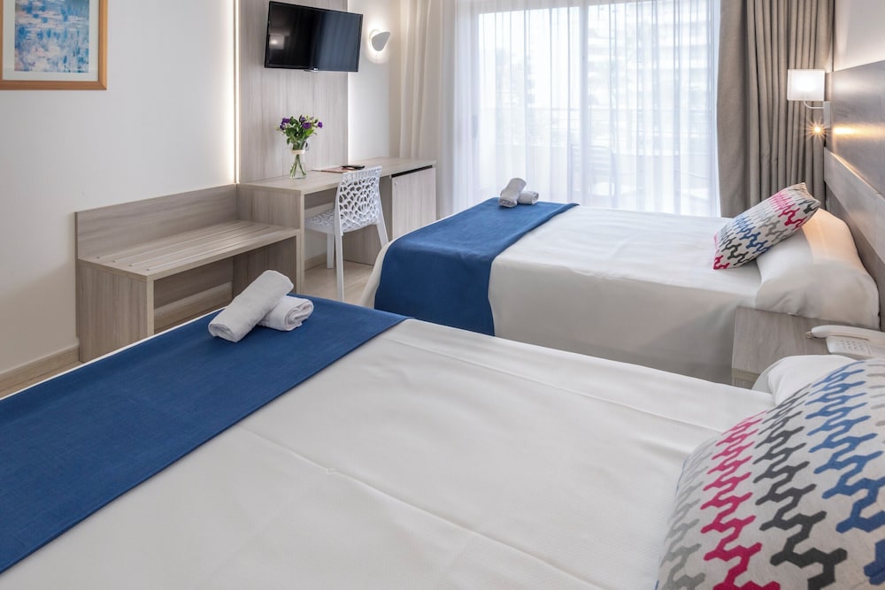 4R Gran Regina — Hotel rooms in Salou, Catalonia