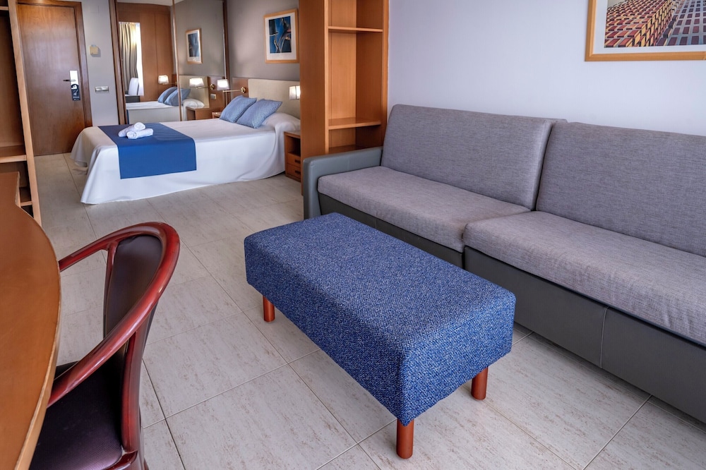 4R Gran Regina — Hotel rooms in Salou, Catalonia