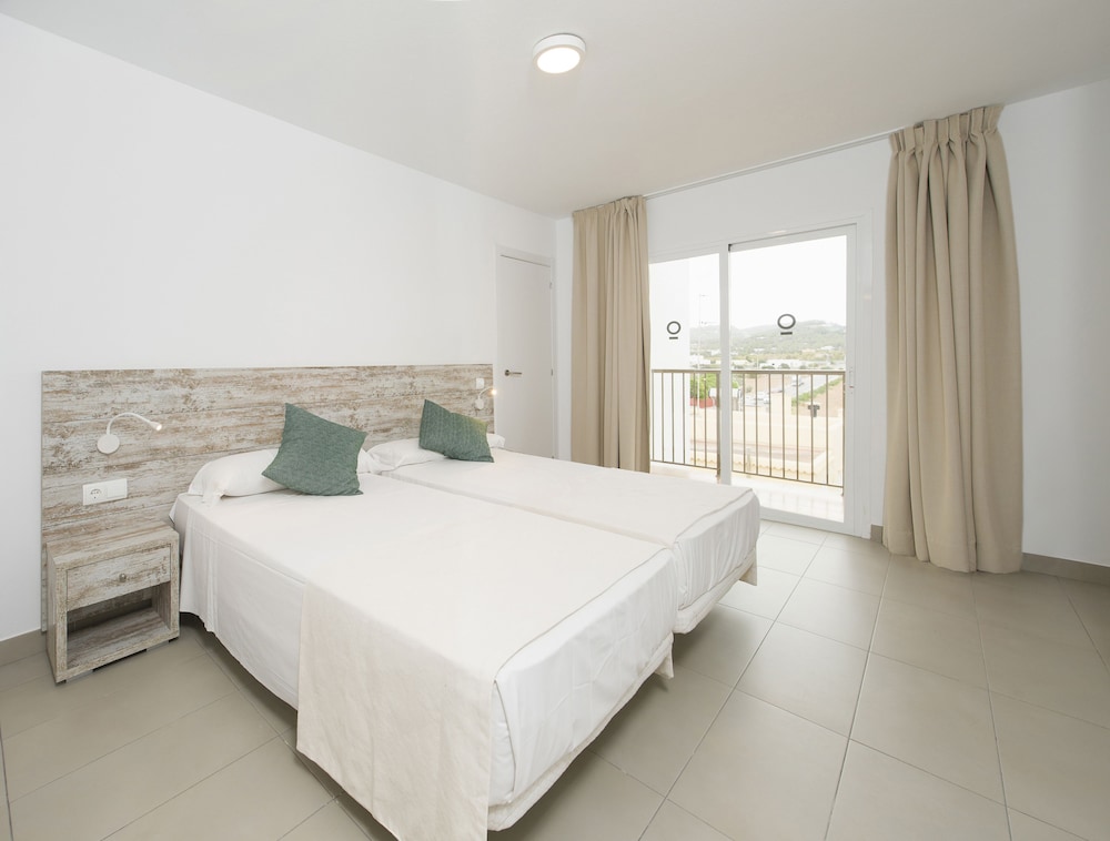 Apartamentos Vibra Riviera — Hotel rooms in San Antonio, Balearic Islands