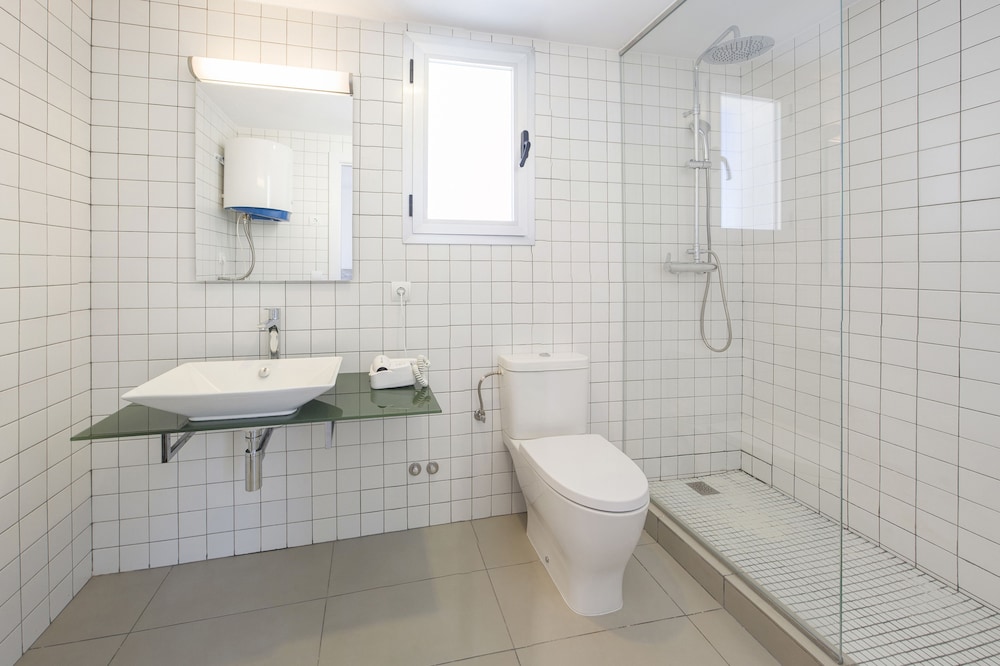Apartamentos Vibra Riviera — Hotel rooms in San Antonio, Balearic Islands