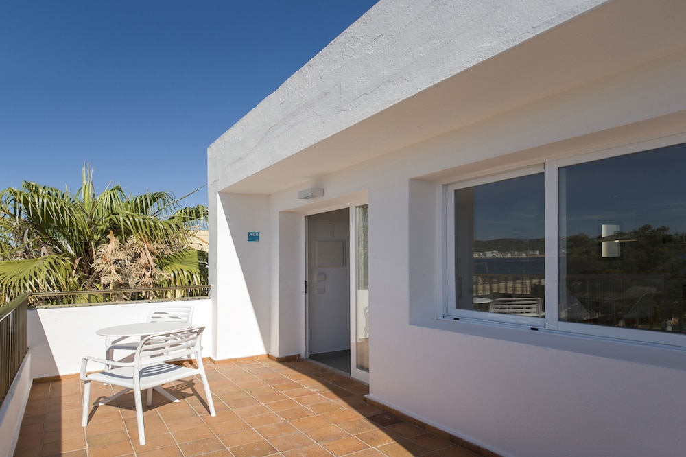 Apartamentos Vibra Riviera — Hotel rooms in San Antonio, Balearic Islands