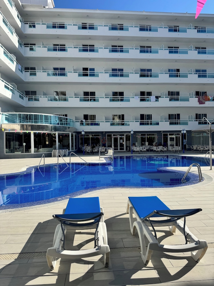 Santa Monica Playa — Swimming pool in Salou, Catalonia