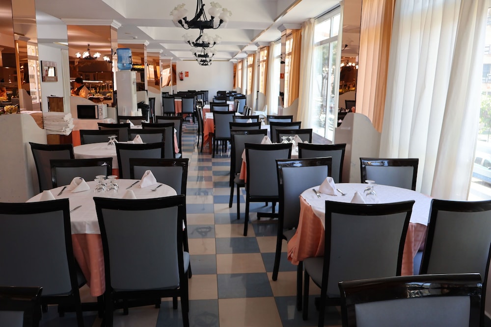 Santa Monica Playa — Restaurant & bars in Salou, Catalonia