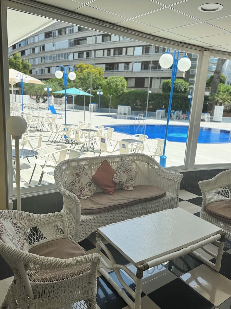 Santa Monica Playa — Swimming pool in Salou, Catalonia