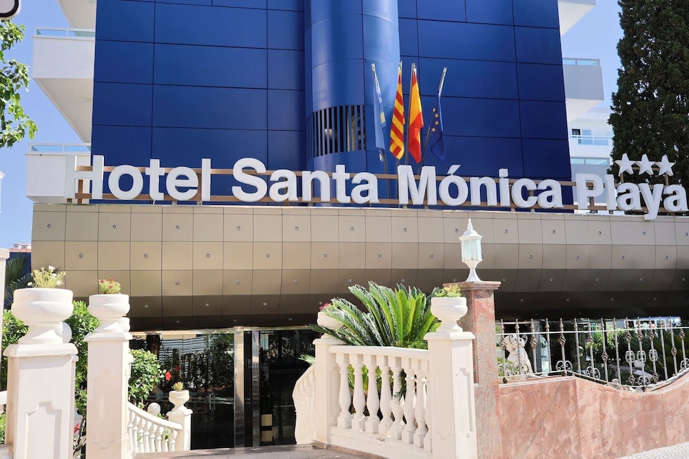 Santa Monica Playa — Hotel building in Salou, Catalonia