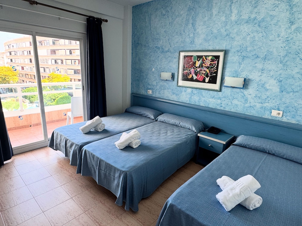 Santa Monica Playa — Hotel rooms in Salou, Catalonia