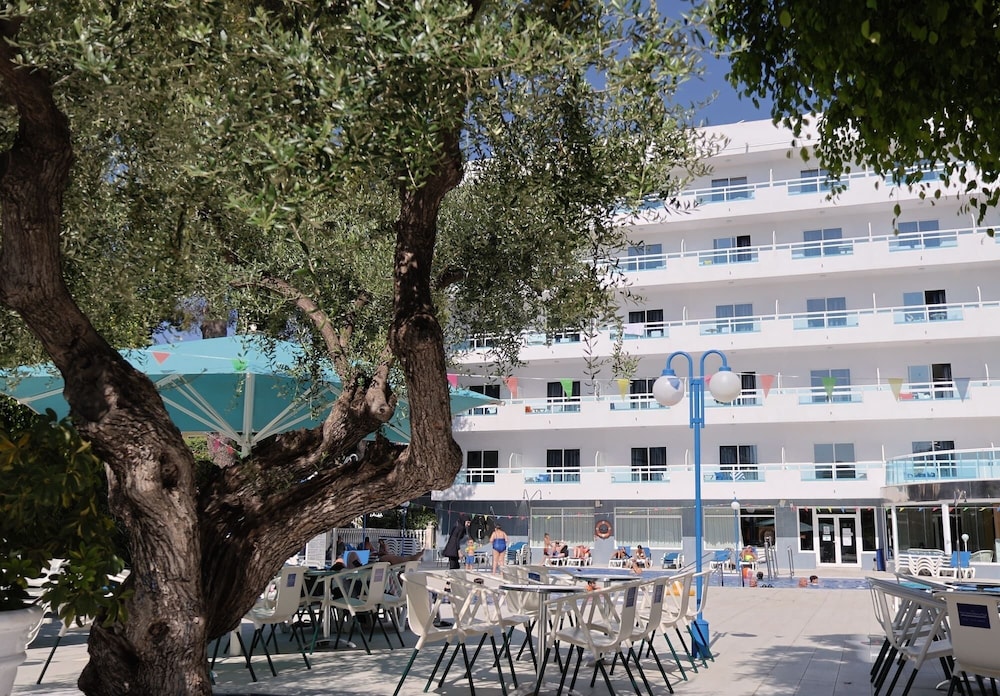 Santa Monica Playa — Hotel building in Salou, Catalonia