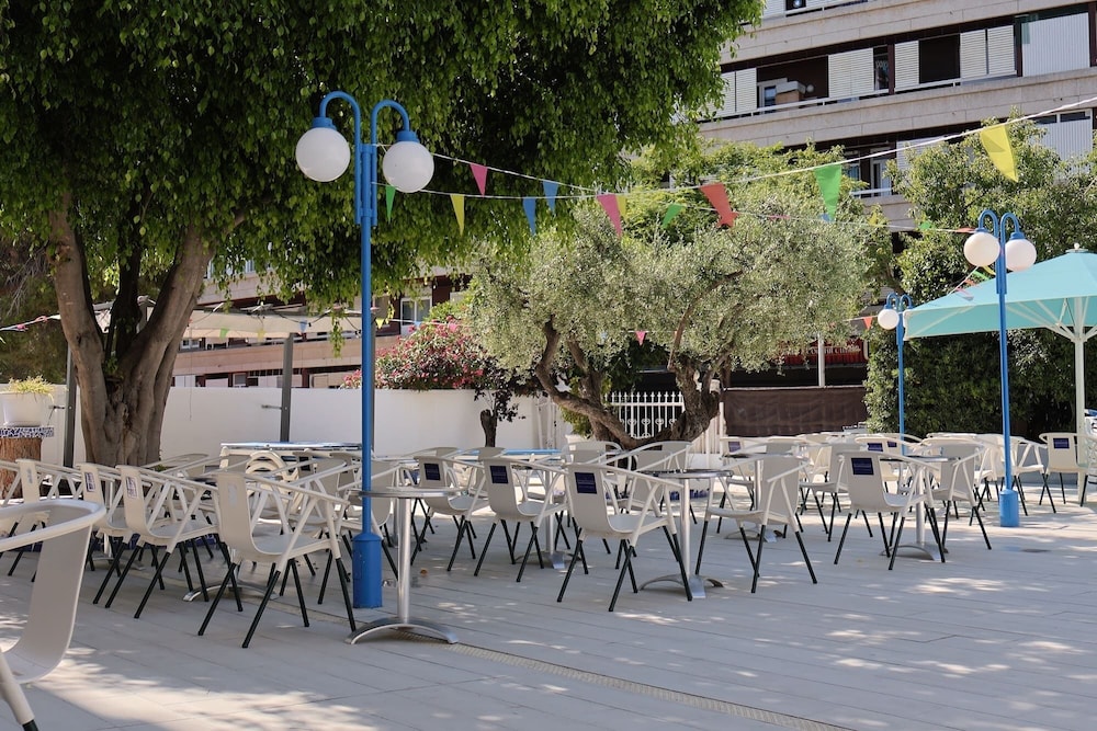 Santa Monica Playa — Restaurant & bars in Salou, Catalonia