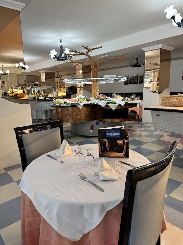 Santa Monica Playa — Restaurant & bars in Salou, Catalonia