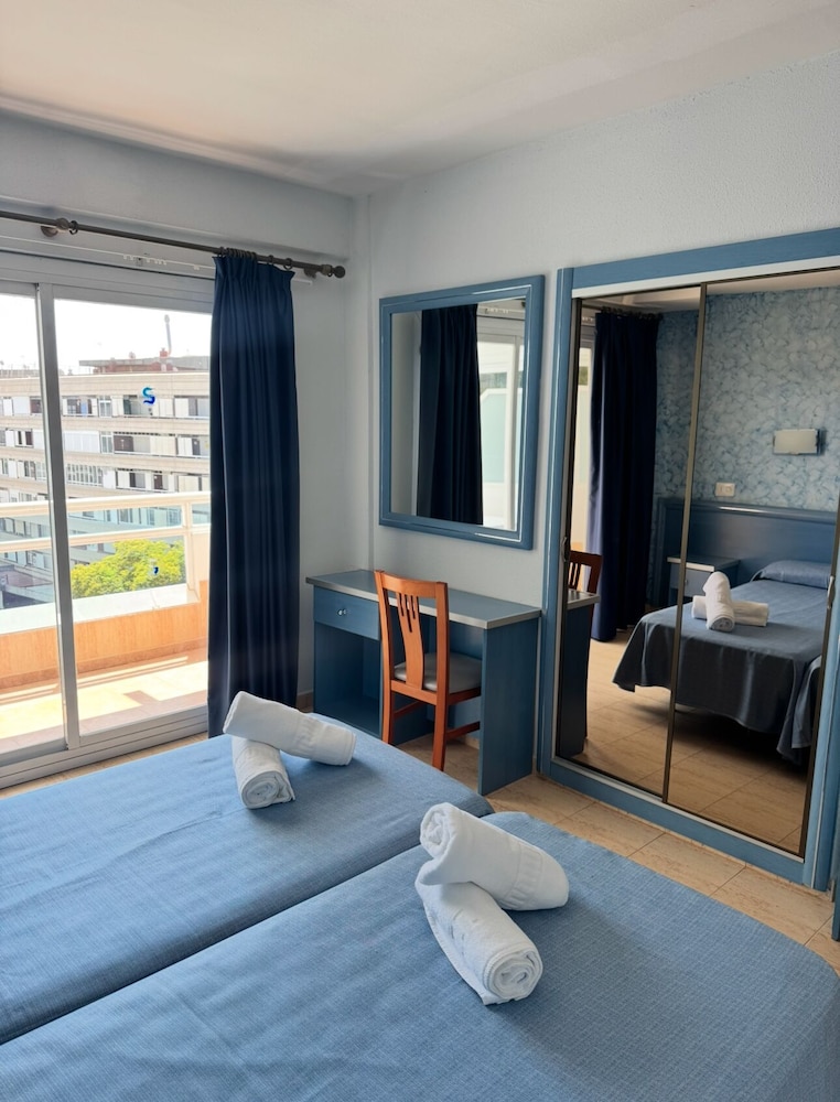 Santa Monica Playa — Hotel rooms in Salou, Catalonia
