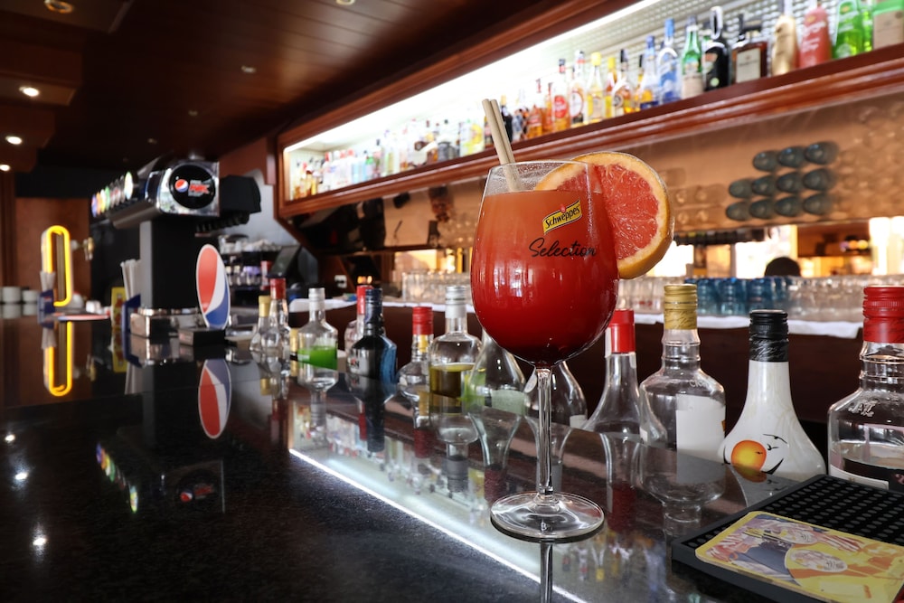 Santa Monica Playa — Restaurant & bars in Salou, Catalonia