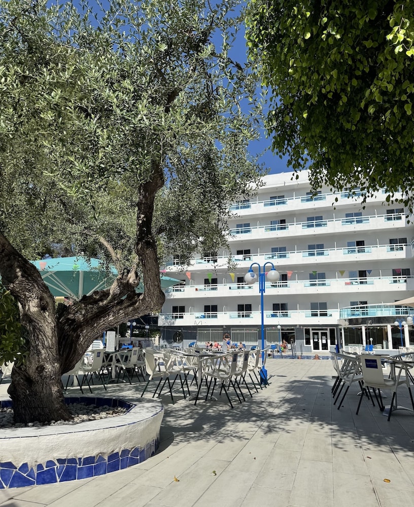 Santa Monica Playa — Hotel building in Salou, Catalonia
