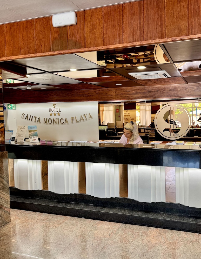 Santa Monica Playa — Hotel building in Salou, Catalonia