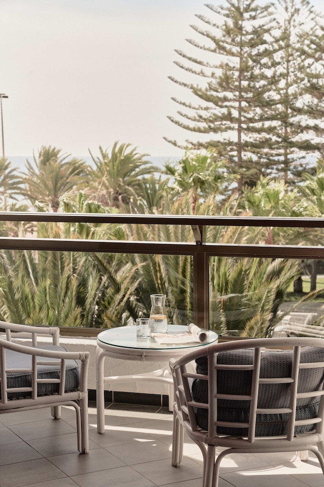 Seaside Palm Beach — Hotel rooms in Meloneras, Canary Islands