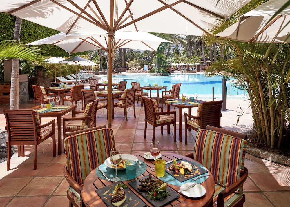 Seaside Palm Beach — Restaurant & bars in Meloneras, Canary Islands