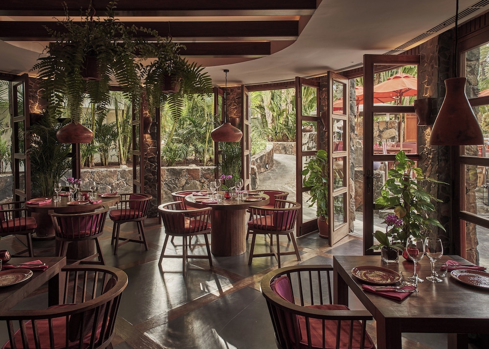 Seaside Palm Beach — Restaurant & bars in Meloneras, Canary Islands