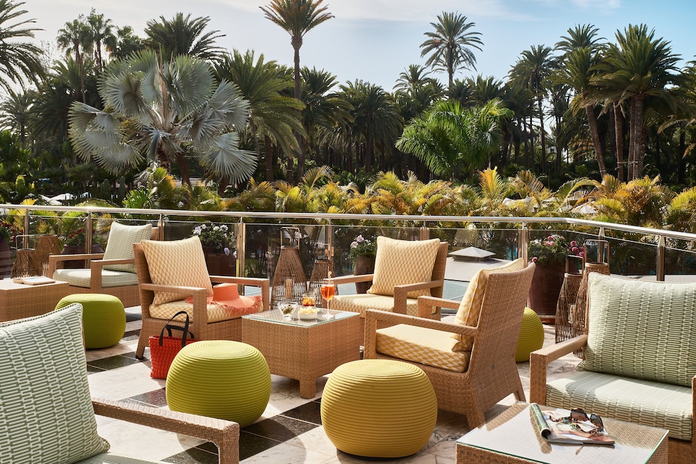 Seaside Palm Beach — Restaurant & bars in Meloneras, Canary Islands
