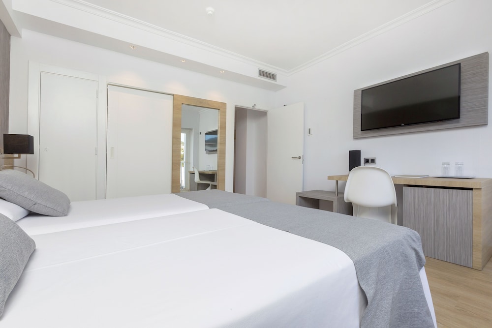 Hotel Simbad — Hotel rooms in Ibiza Town, Balearic Islands