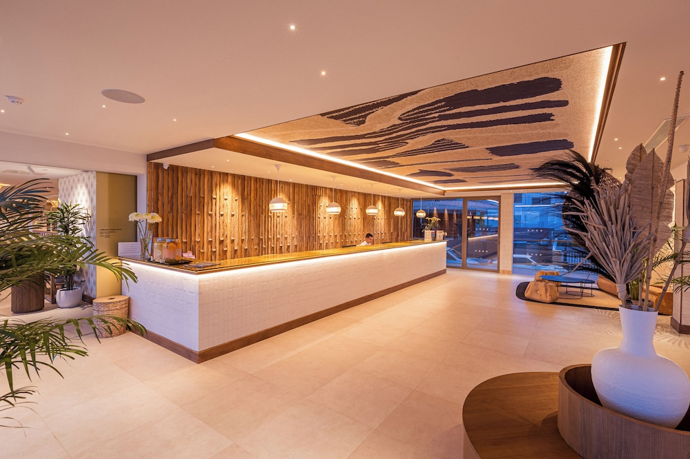 Hotel Simbad — Hotel building in Ibiza Town, Balearic Islands