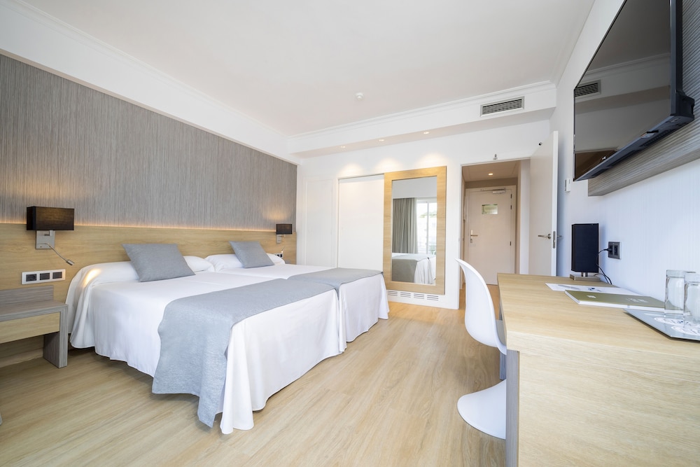 Hotel Simbad — Hotel rooms in Ibiza Town, Balearic Islands