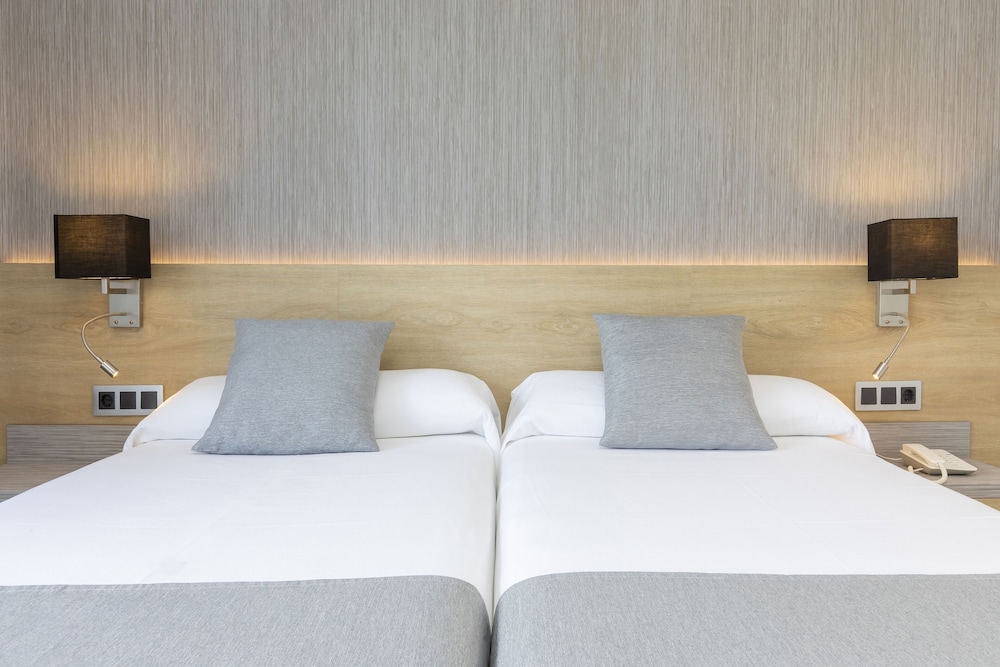 Hotel Simbad — Hotel rooms in Ibiza Town, Balearic Islands