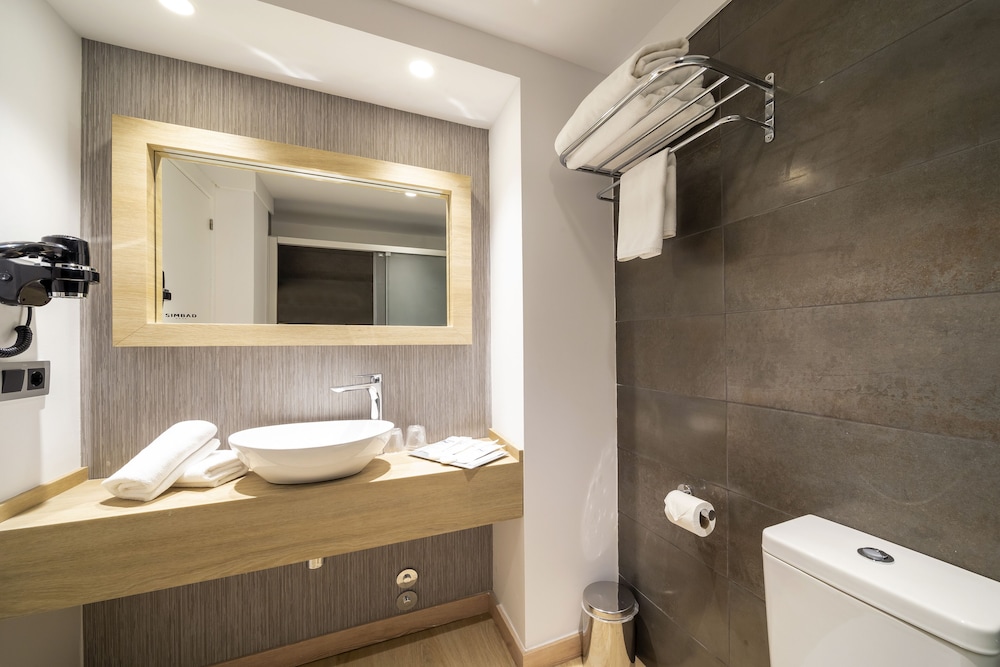 Hotel Simbad — Hotel rooms in Ibiza Town, Balearic Islands