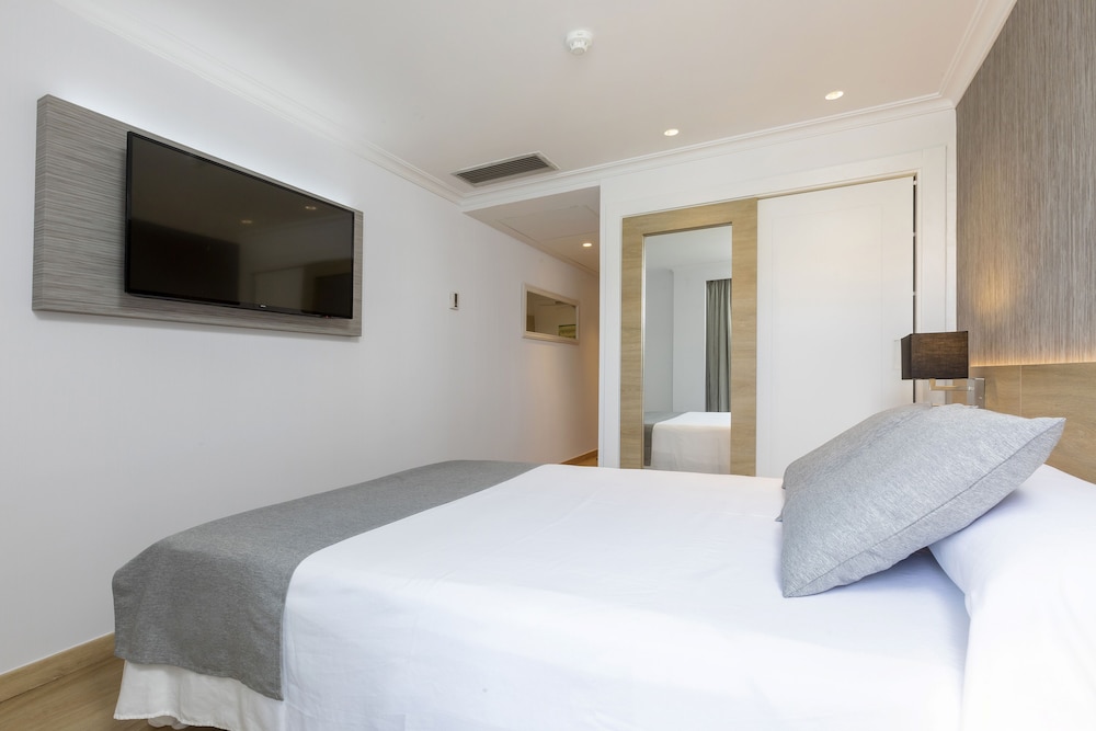 Hotel Simbad — Hotel rooms in Ibiza Town, Balearic Islands