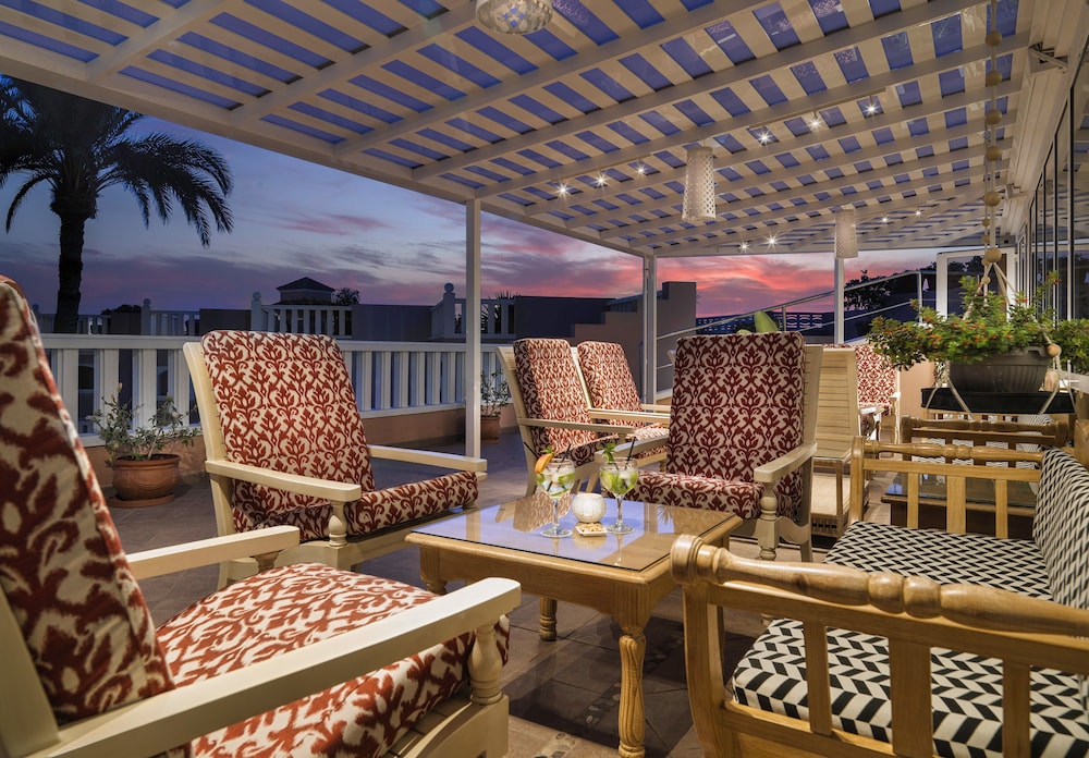 Sol Sun Beach Apartamentos — Restaurant & bars in Costa Adeje, Canary Islands