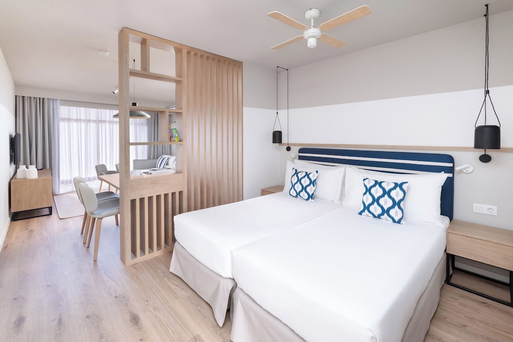 Sol Sun Beach Apartamentos — Hotel rooms in Costa Adeje, Canary Islands