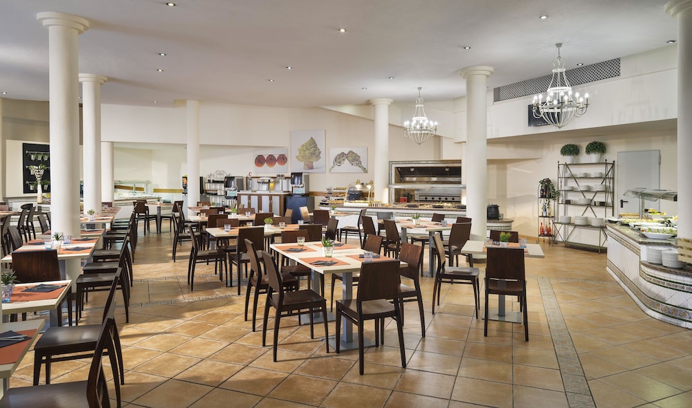 Sol Sun Beach Apartamentos — Restaurant & bars in Costa Adeje, Canary Islands