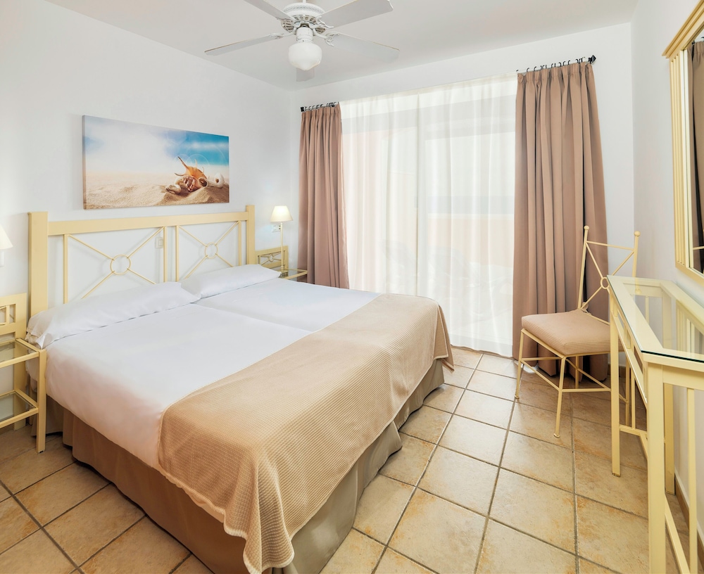 Sol Sun Beach Apartamentos — Hotel rooms in Costa Adeje, Canary Islands