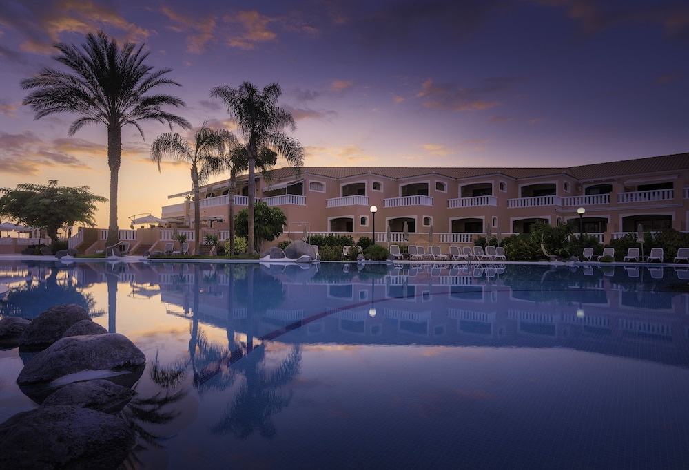 Sol Sun Beach Apartamentos — Hotel building in Costa Adeje, Canary Islands