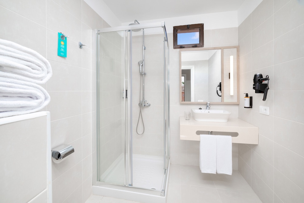 Sol Sun Beach Apartamentos — Hotel rooms in Costa Adeje, Canary Islands