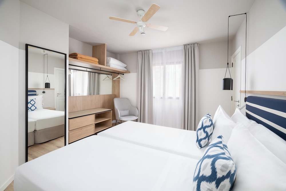 Sol Sun Beach Apartamentos — Hotel rooms in Costa Adeje, Canary Islands
