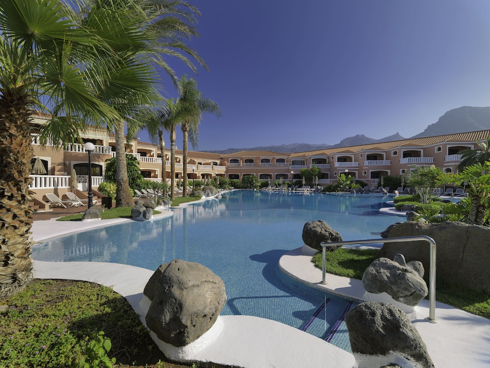 Sol Sun Beach Apartamentos — Swimming pool in Costa Adeje, Canary Islands