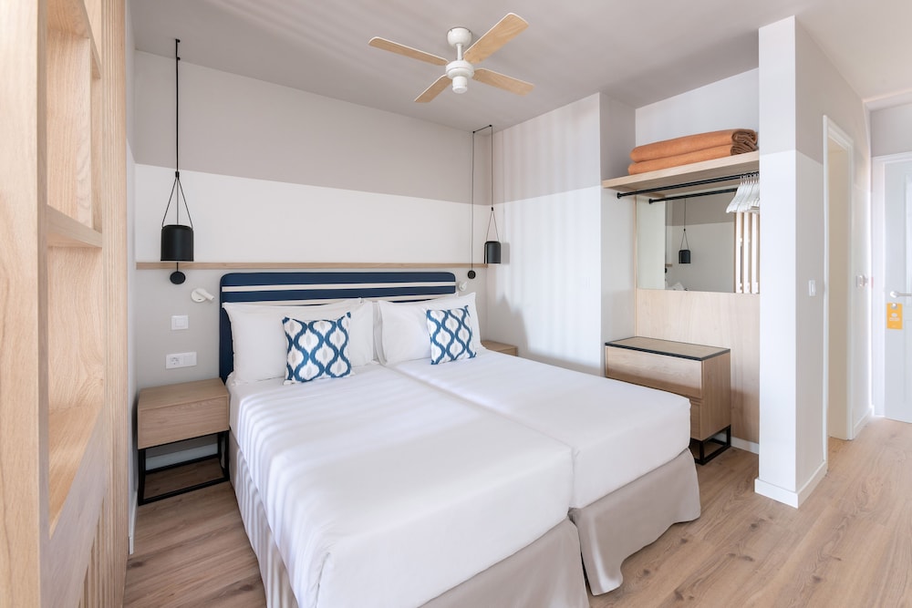 Sol Sun Beach Apartamentos — Hotel rooms in Costa Adeje, Canary Islands