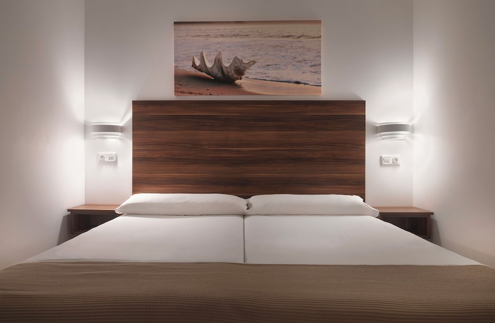 Sol Sun Beach Apartamentos — Hotel rooms in Costa Adeje, Canary Islands