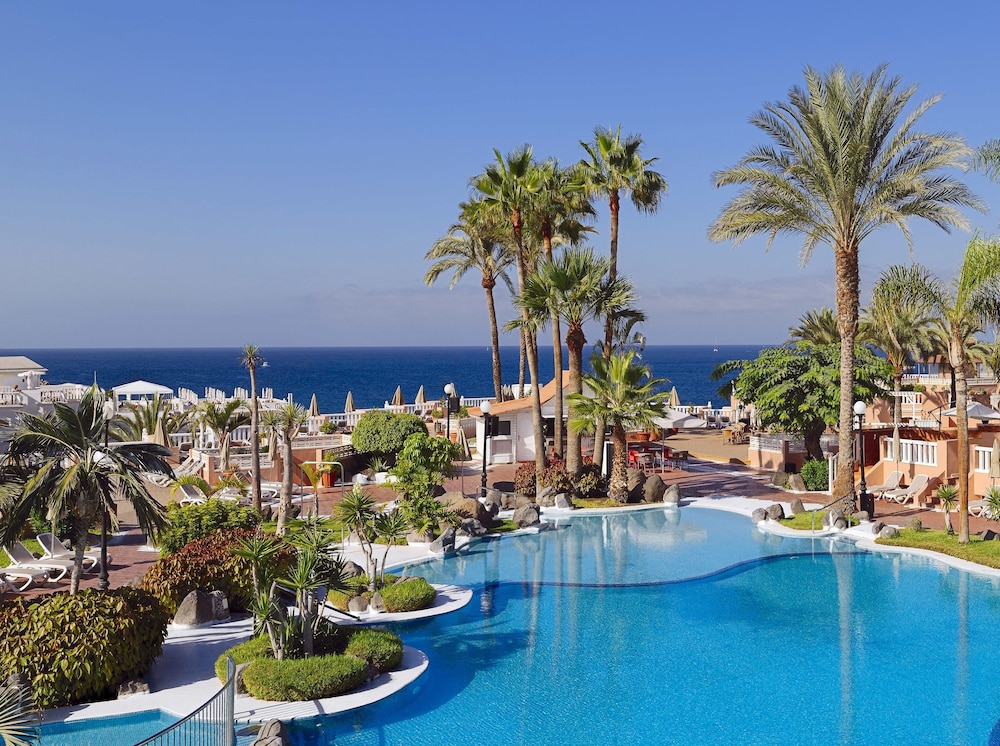 Sol Sun Beach Apartamentos — Swimming pool in Costa Adeje, Canary Islands