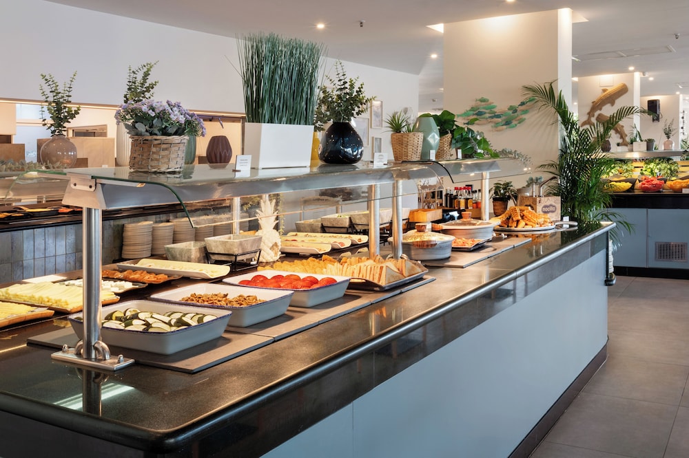 Sol Puerto Marina — Restaurant & bars in Torremolinos, Andalusia