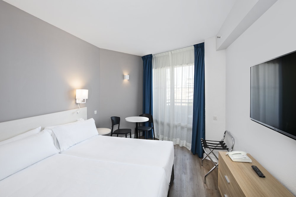 Sol Puerto Marina — Hotel rooms in Torremolinos, Andalusia