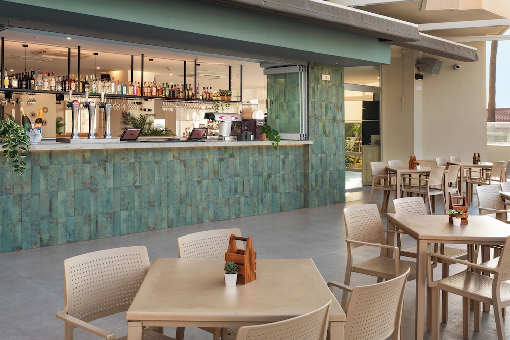 Sol Puerto Marina — Restaurant & bars in Torremolinos, Andalusia
