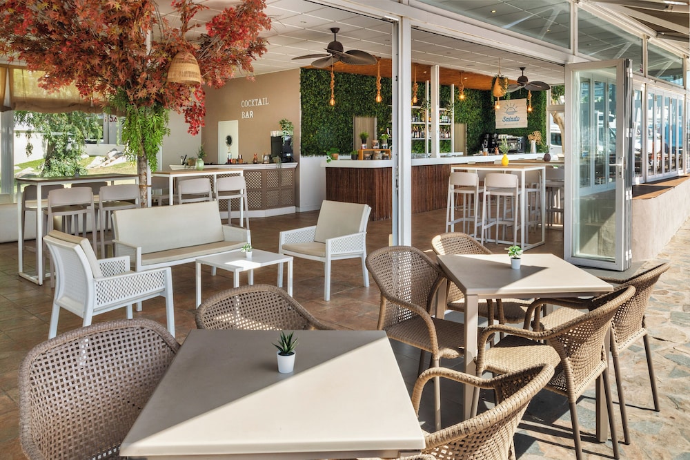 Sol Puerto Marina — Restaurant & bars in Torremolinos, Andalusia