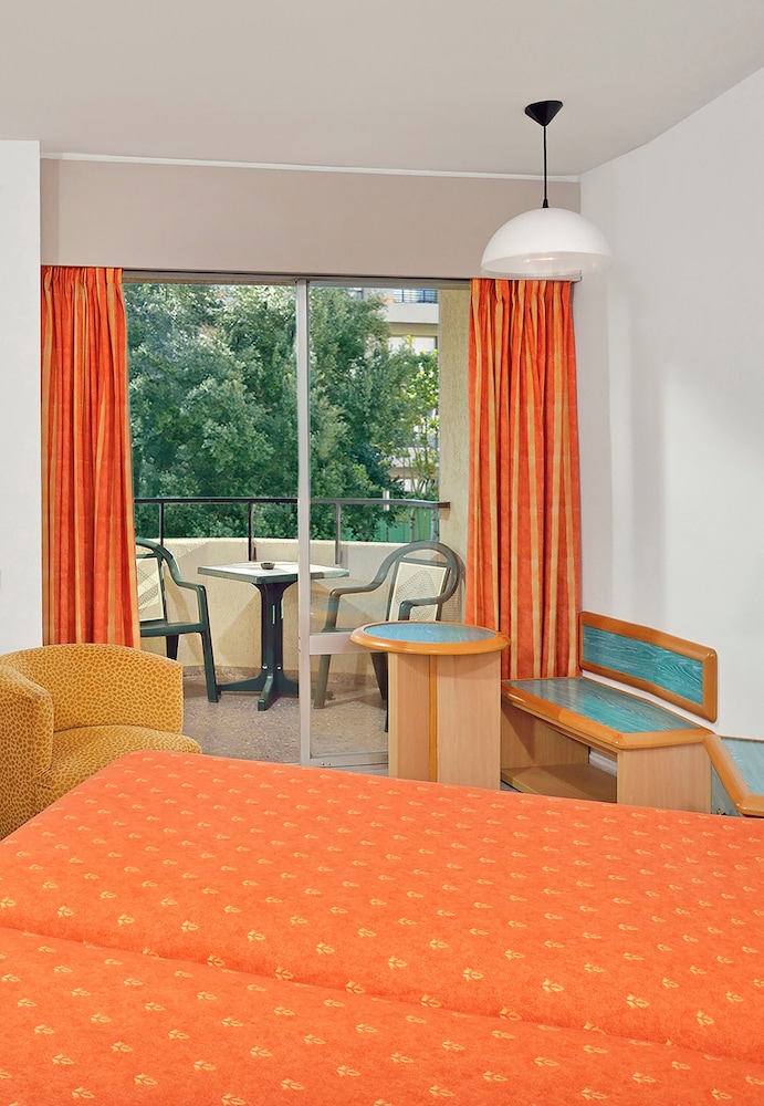 Sol Puerto Marina — Hotel rooms in Torremolinos, Andalusia