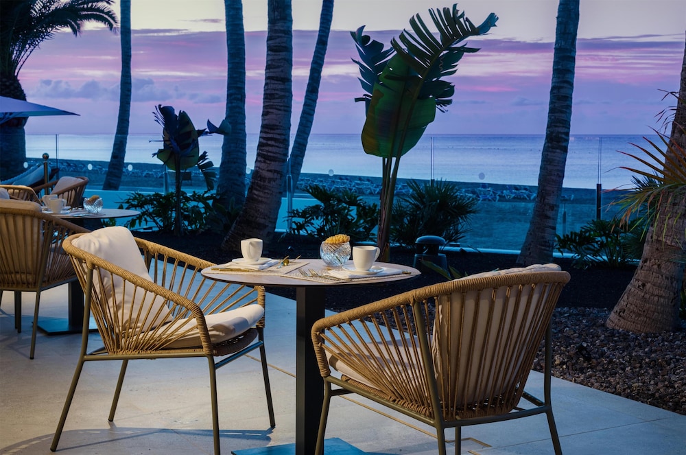 Plus Fariones Suite Hotel — Restaurant & bars in Puerto del Carmen, Canary Islands