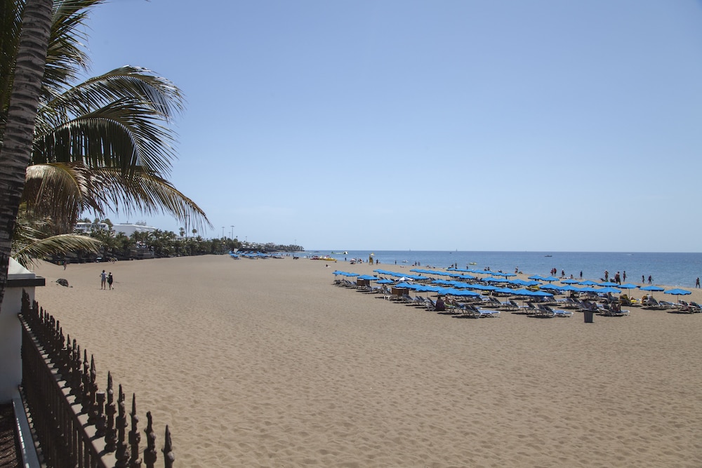 Plus Fariones Suite Hotel — Beach in Puerto del Carmen, Canary Islands