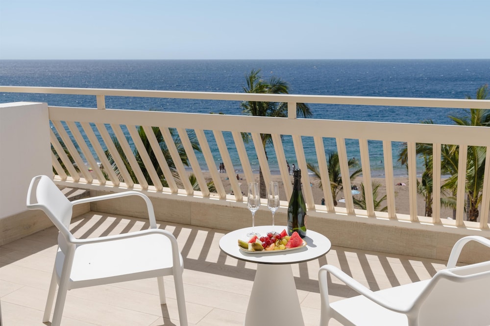 Plus Fariones Suite Hotel — Beach in Puerto del Carmen, Canary Islands