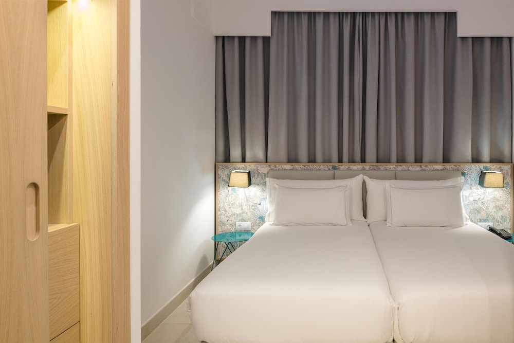 Plus Fariones Suite Hotel — Hotel rooms in Puerto del Carmen, Canary Islands