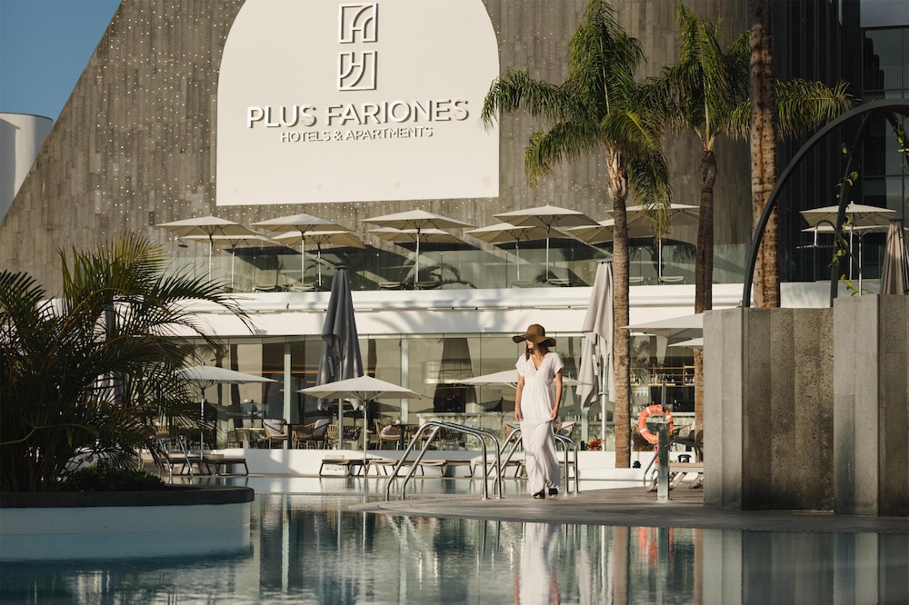 Plus Fariones Suite Hotel — Hotel building in Puerto del Carmen, Canary Islands