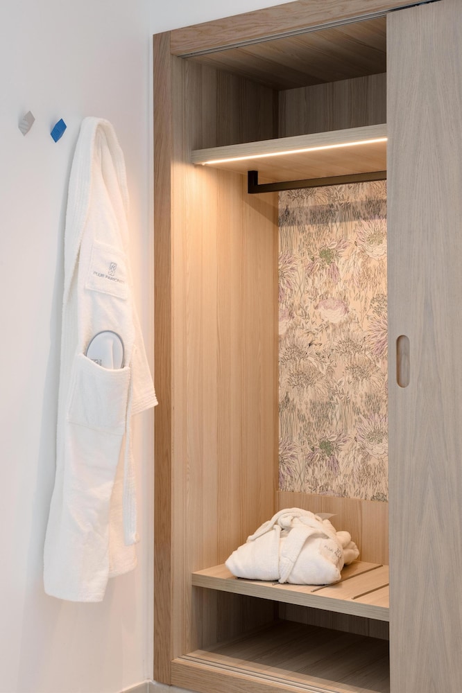 Plus Fariones Suite Hotel — Hotel rooms in Puerto del Carmen, Canary Islands